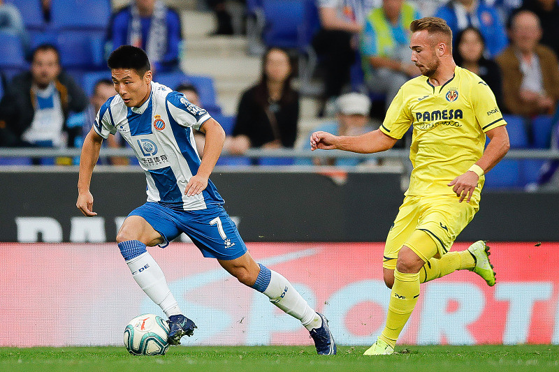 巴萨考虑引进巴列卡诺后卫拉蒂乌